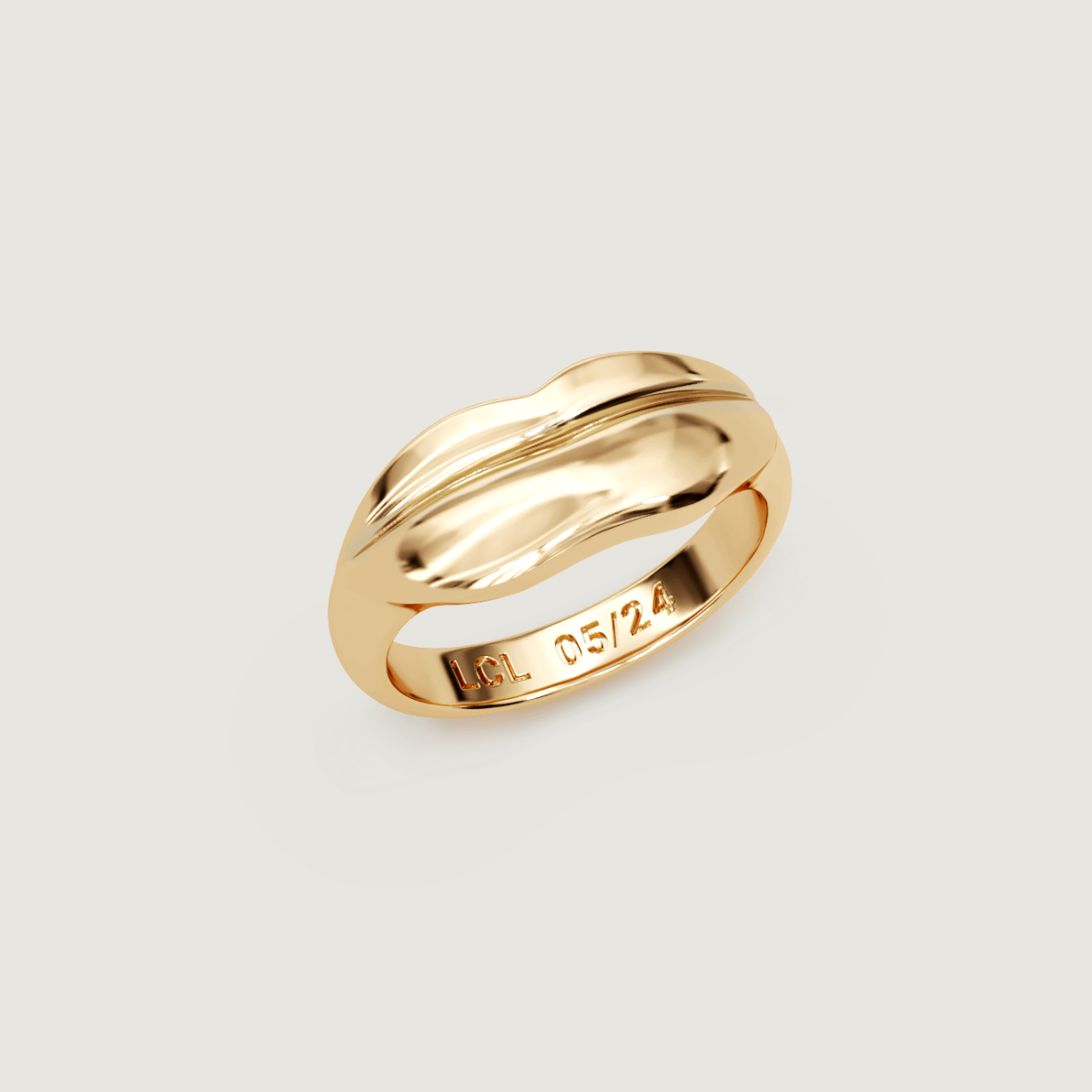 Gold Classic Kiss Ring | Custom Beautiful Meaningful Jewelry - ilMio Jewelry